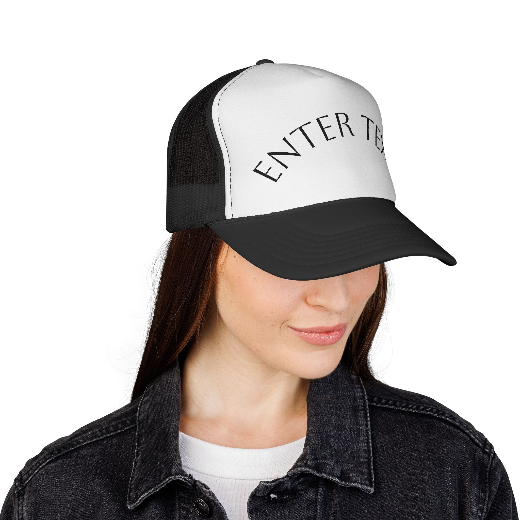 Individuelle Trucker Cap mit gebogenem Text — Personalisierte Mesh-Kappe